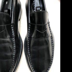 FINAL PRICE! TODS 9.5 D beautiful excellent shape black loafers Retail $475